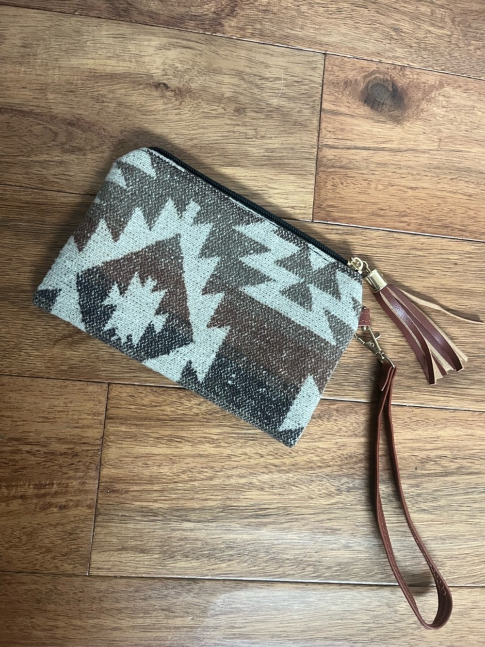 LIB New York Southwestern Aztek Print Boho Wristlet Clutch w/ Tassel - NWOT - Picture 2 of 3